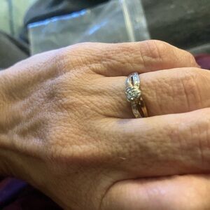Vintage 10kt and diamond heart shaped ring